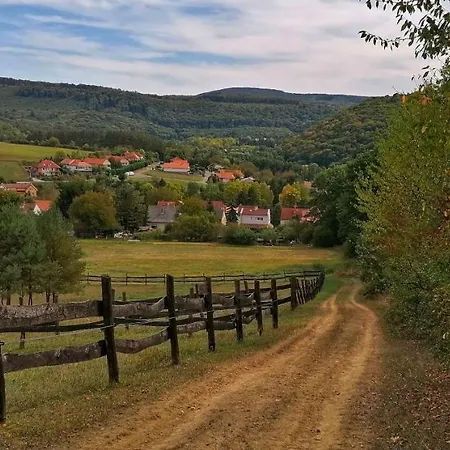 Kalandfeszek أورفو